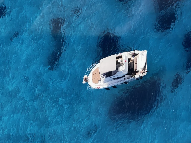 Jachthuur in Antibes - Bavaria Virtess 420 Fly via SamBoat