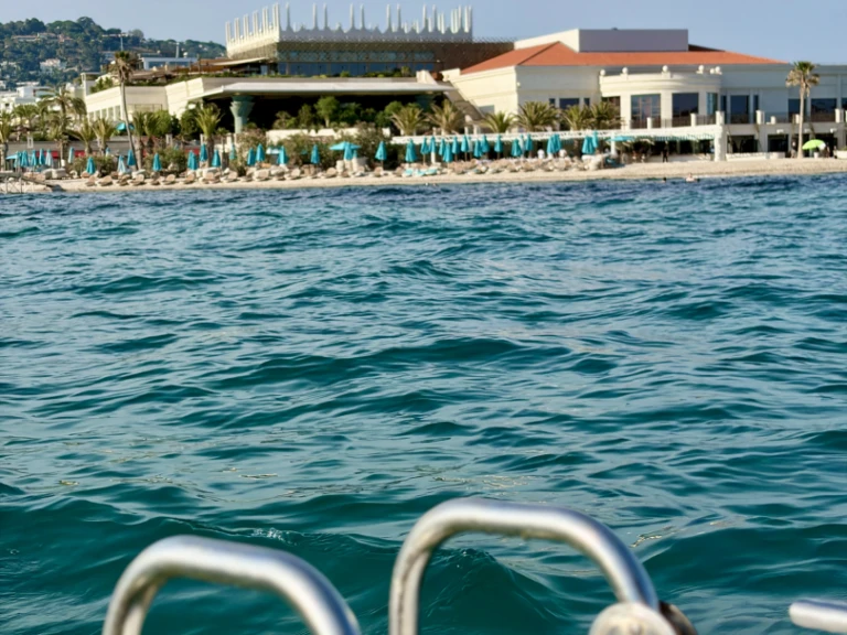 Motorboot te huur in Cannes voor de beste prijs