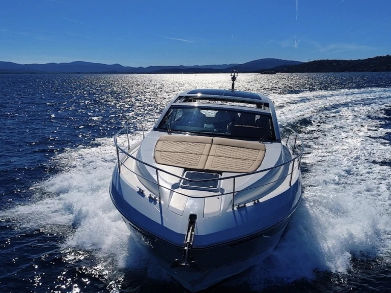 Bootverhuur Fairline Targa 45 Gran Turismo in Cogolin via SamBoat