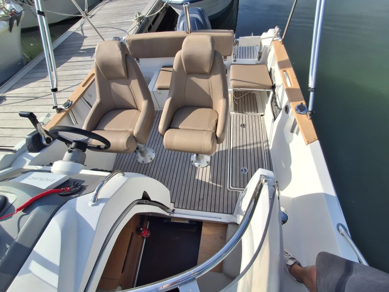 Verhuur Motorboot Jeanneau met vaarbewijs