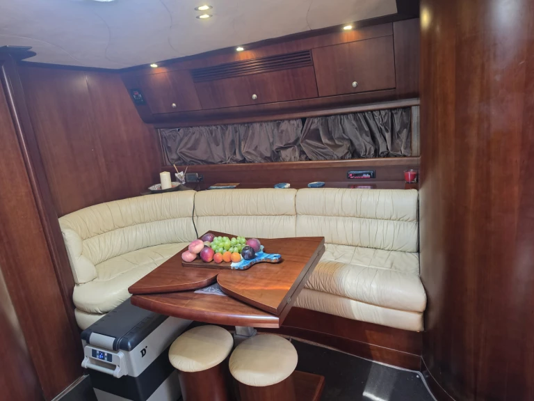 Sea Ray Sea Ray 440 Express Bridge te huur van particulier of professional in Saint Paul's Bay