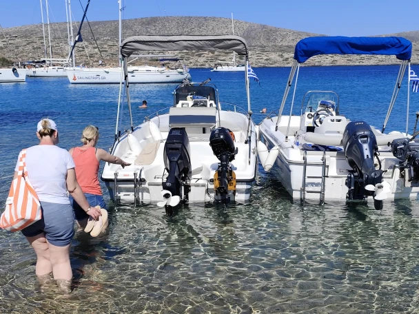 Motorboot te huur in Káto Goúves voor de beste prijs
