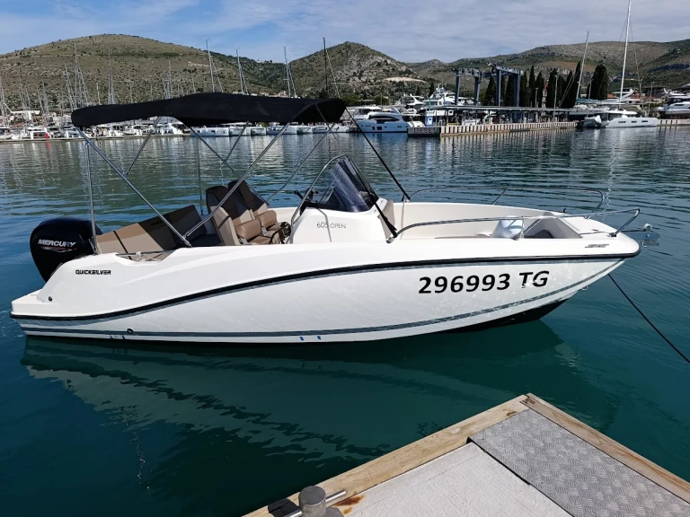 Verhuur Motorboot Quicksilver met vaarbewijs