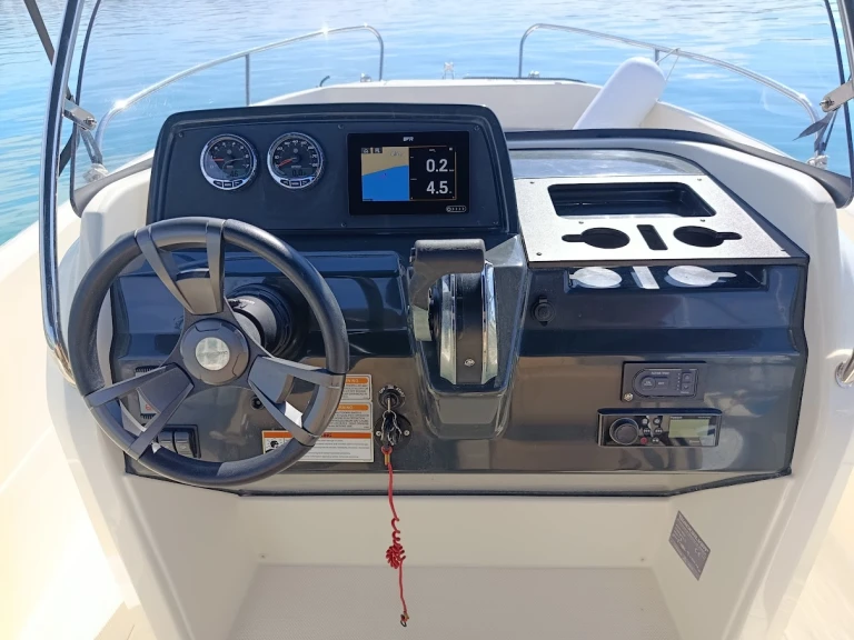 Huur Motorboot met of zonder schipper Quicksilver in SCT Marina Trogir