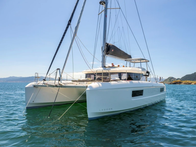 Verhuur Catamaran Lagoon met vaarbewijs