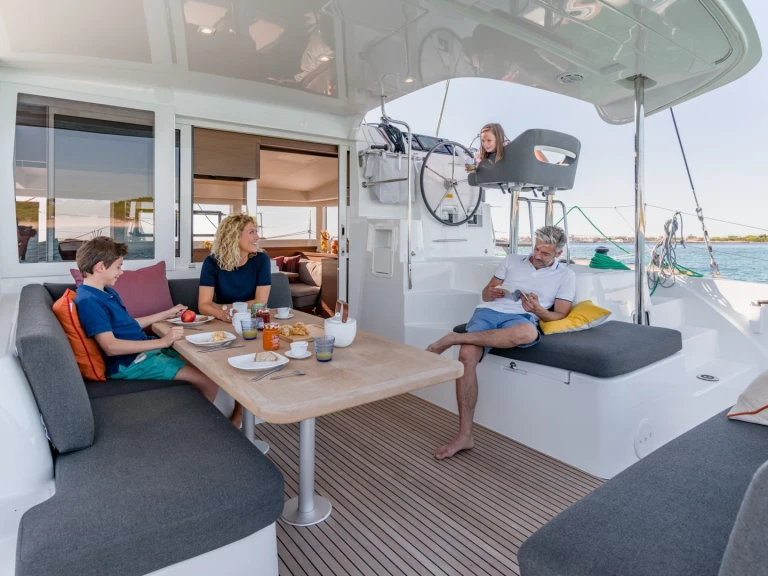 Catamaran te huur in Eden Island voor de beste prijs