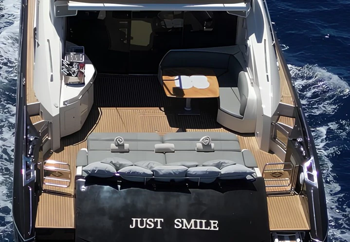 Bootverhuur Ibiza Town goedkoop Predator 82