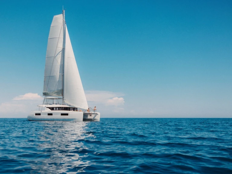 Bootverhuur Eden Island goedkoop Lagoon 46 Iconic