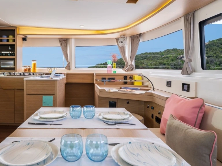 Bootverhuur Lagoon Lagoon 46 Iconic in Eden Island via SamBoat
