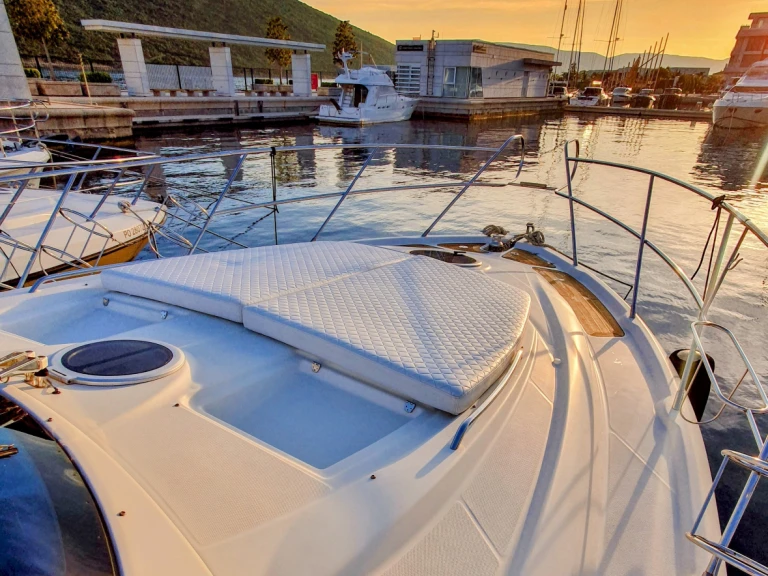 Bootverhuur Cranchi Mediterranee 43 in Herceg Novi via SamBoat