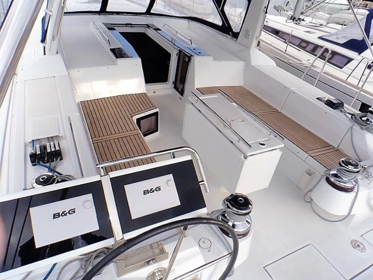 Huur een Bénéteau Oceanis 55 in Lávrio