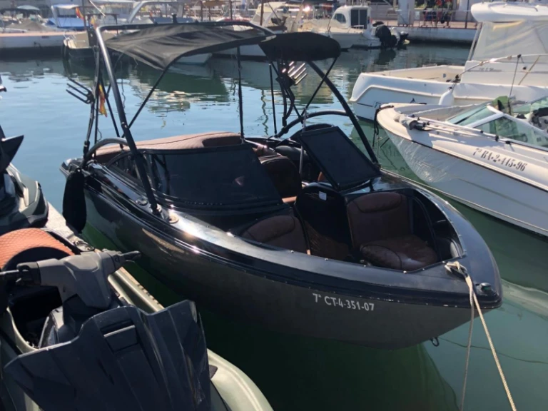 Huur een Monterey 180 in Marbella