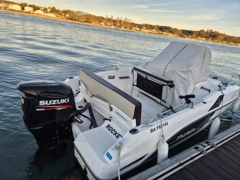 Huur Motorboot met of zonder schipper Bénéteau in Saint-Jean-de-Luz