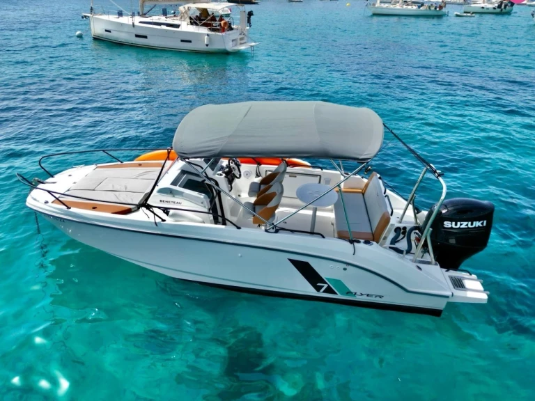 Huur Motorboot met of zonder schipper Bénéteau in Fornells
