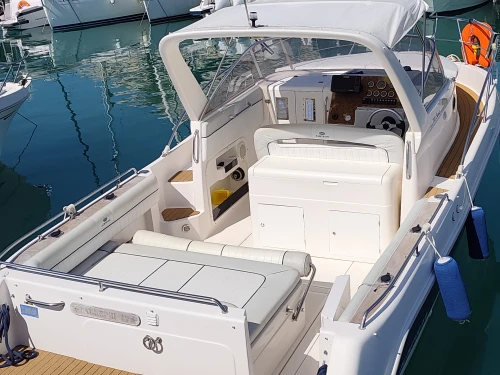 Huur een Faeton Faeton 780 Sport in Villeneuve-Loubet