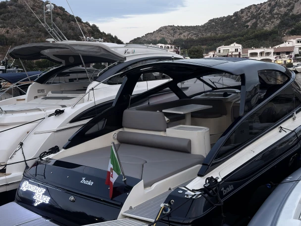 Verhuur Motorboot Baia met vaarbewijs