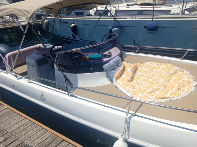 Bootverhuur Calion 23 WA  in Msida Yacht Marina via SamBoat