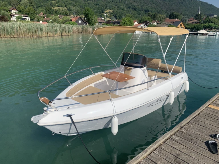 Motorboot te huur in Annecy voor de beste prijs