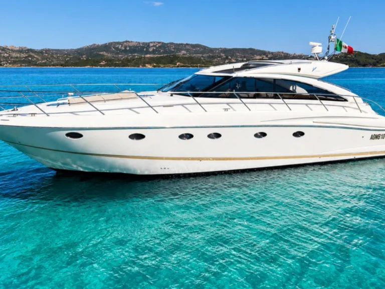 Bootverhuur Port of Cannigione goedkoop Princess V53