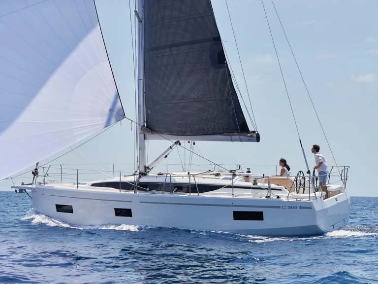 Verhuur Zeilboot in Gouviá - Bavaria Bavaria C38