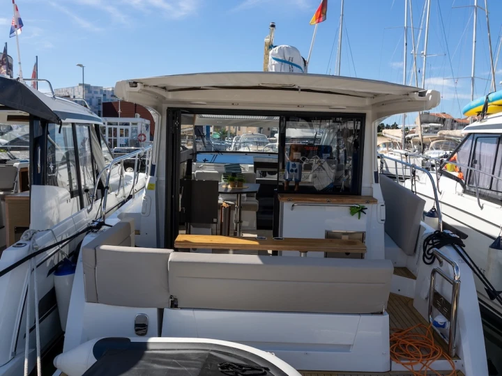 Jachthuur in Biograd na Moru - Sealine Sealine C335 via SamBoat