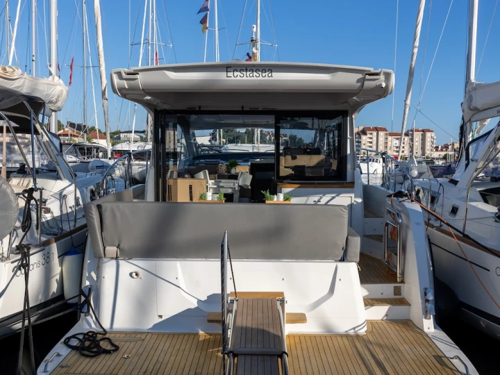 Bootverhuur Biograd na Moru goedkoop Sealine C390