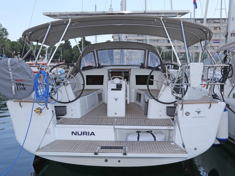 Huur een Jeanneau Sun Odyssey 415 in Pula