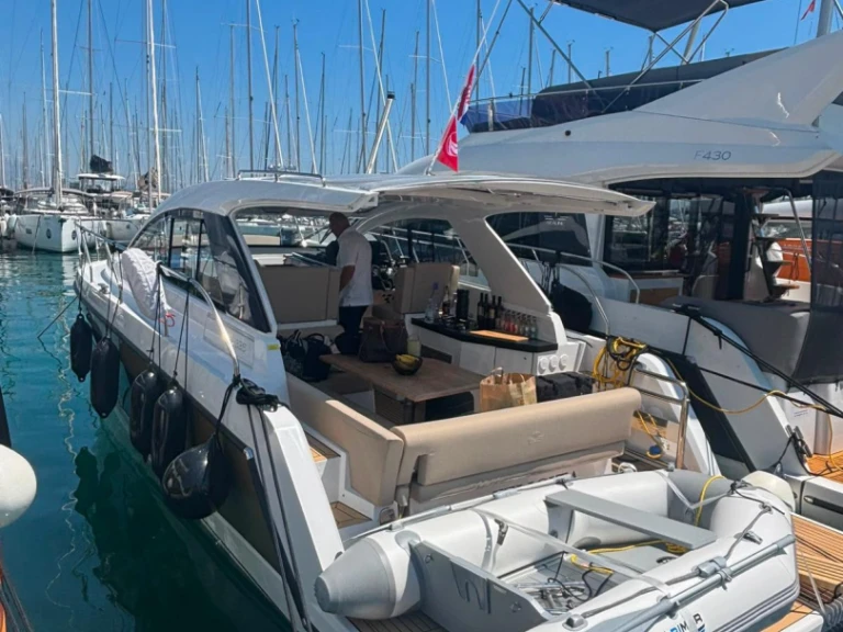 Sealine Sealine S335 te huur van particulier of professional in Biograd na Moru