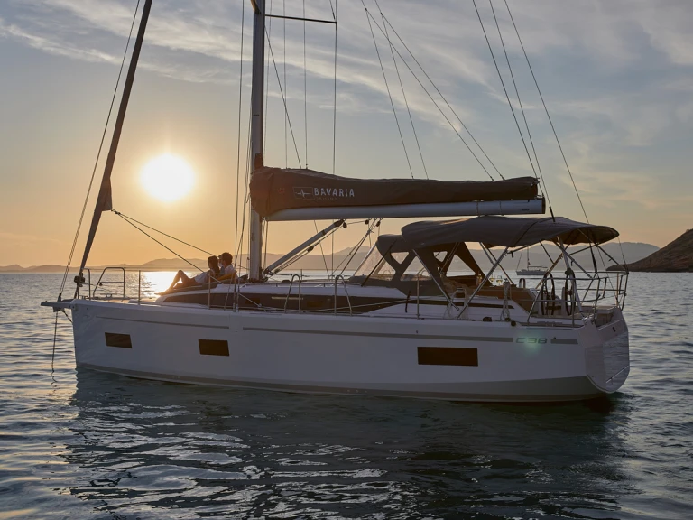 Zeilboot te huur in Gouviá voor de beste prijs