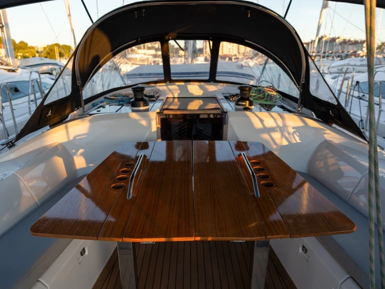 Verhuur Zeilboot in Biograd na Moru - Elan Elan E6