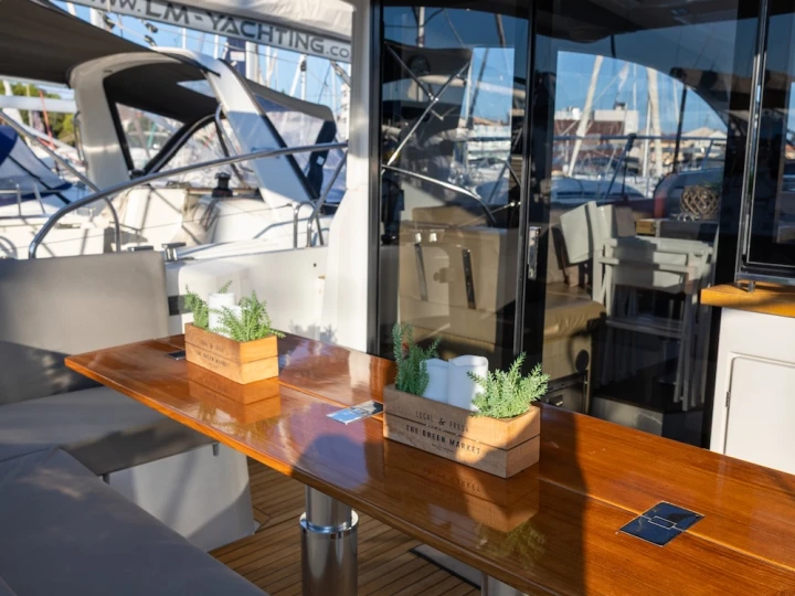 Verhuur Jacht Sealine met vaarbewijs