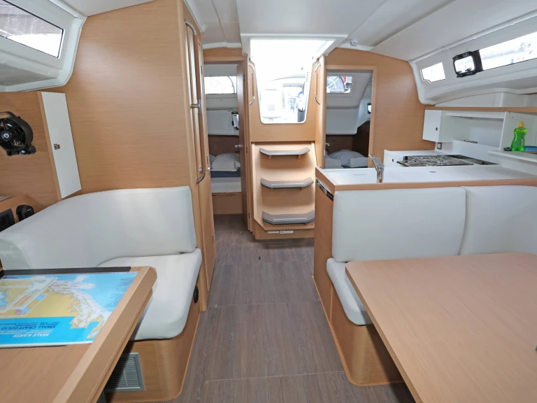 Huur een Jeanneau Sun Odyssey 415 in Pula
