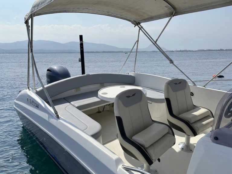 Bootverhuur Saint-Raphaël goedkoop Flyer 6.6 SUNdeck