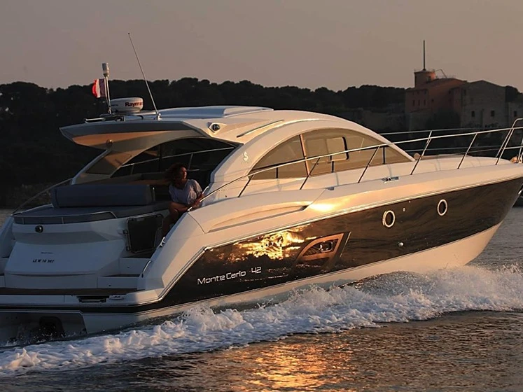 Motorboot te huur in Juan-les-Pins voor de beste prijs