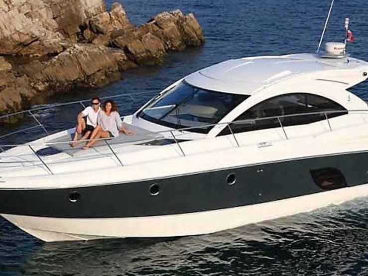 Jachthuur in Juan-les-Pins - MonteCarloYachts 42 via SamBoat