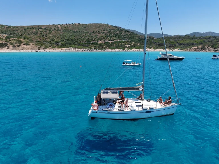 Bootverhuur Cagliari goedkoop Oceanis 321