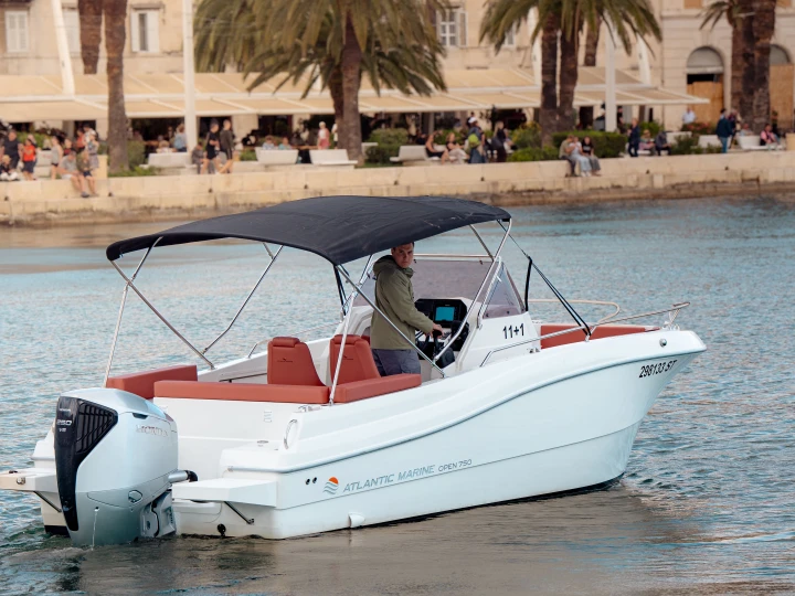 Motorboot te huur in Split Port voor de beste prijs