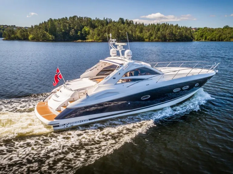 Verhuur Motorboot Sunseeker met vaarbewijs
