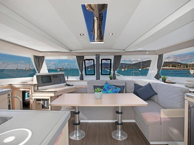 Bootverhuur Fountaine Pajot Lucia 40 in Tivat via SamBoat