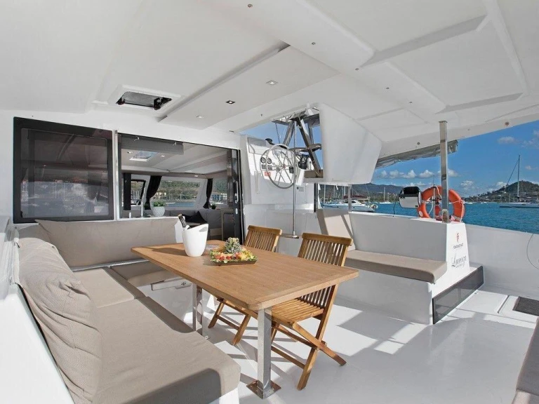 Verhuur Catamaran Fountaine Pajot met vaarbewijs