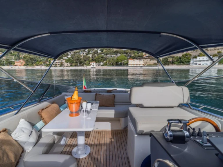 Bootverhuur Itama Itama 40 in Saint-Jean-Cap-Ferrat via SamBoat
