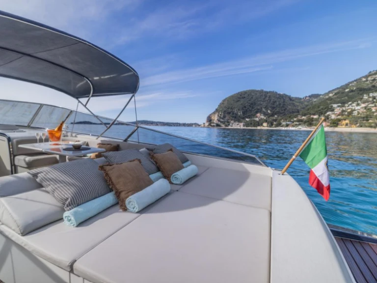 Huur Motorboot met of zonder schipper Itama in Saint-Jean-Cap-Ferrat