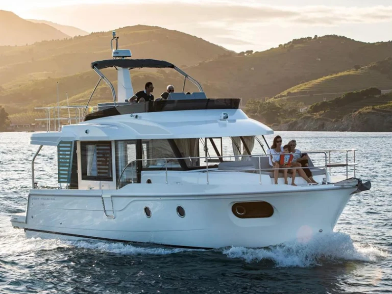 Huur een Bénéteau Swift Trawler 41 Fly in Juan-les-Pins