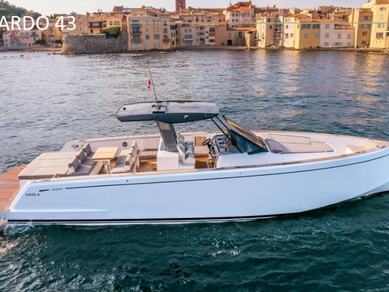 Verhuur Motorboot in Juan-les-Pins - Pardo Yachts Pardo 43