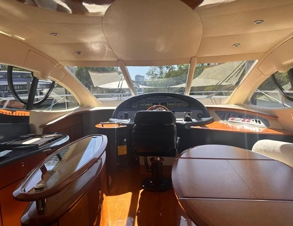 Verhuur Motorboot Azimut met vaarbewijs