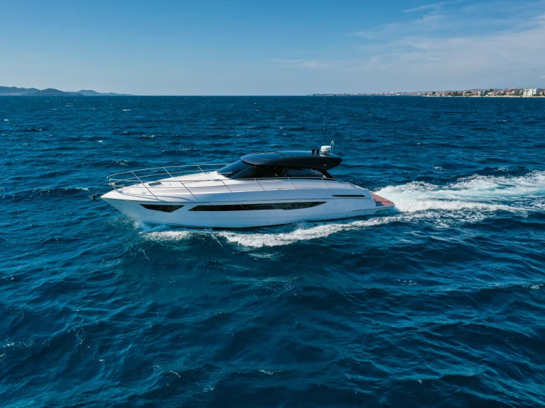 Huur een Focus Power 44 in Saint-Tropez