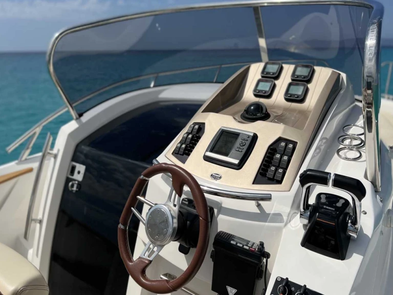 Motorboot te huur in Ibiza Town voor de beste prijs