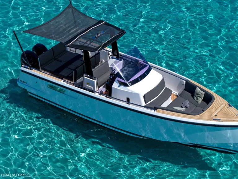 Bootverhuur Ibiza Town goedkoop Fjord 38 Xpress