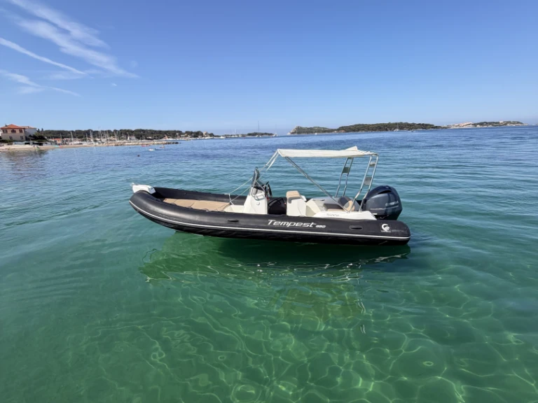 RIB te huur in Six-Fours-les-Plages voor de beste prijs