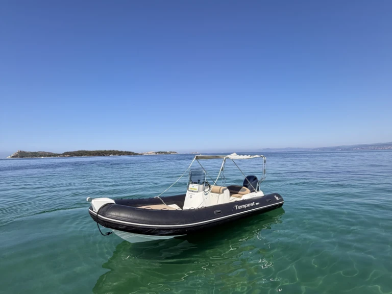 RIB te huur in Six-Fours-les-Plages voor de beste prijs